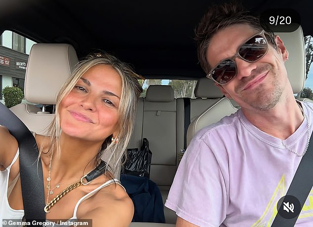 نشرت Gemma العديد من الصور المحبوبة على Instagram ، والتي تظهر لها وجيسي الحضن ويمزحون معًا