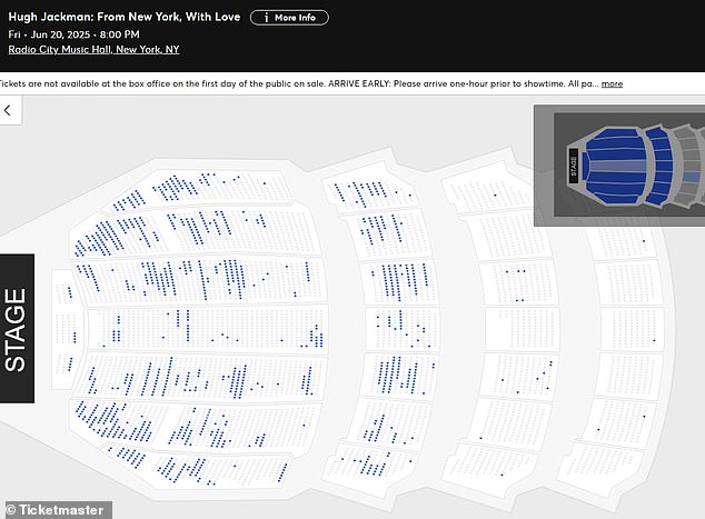 وفقًا لـ Ticketmaster ، لا يزال هناك مئات المقاعد المتاحة (النقاط الزرقاء المصورة) لعرض 20 يونيو لـ