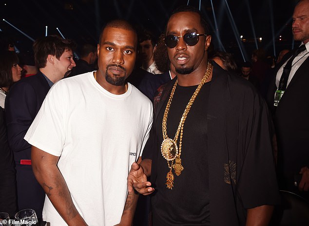 وقال ويست للصحفيين إنه كان هناك لإظهار الدعم لمؤسس شركة Bad Boy Records المحاصرة ؛ (كاني وديدي في عام 2016)