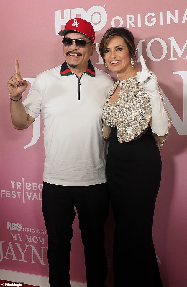 كانت ماريسكا مدعومة من قبل هوليوود A-Listers بما في ذلك العديد من النجوم المشاركين في القانون والنظام مثل Ice-T