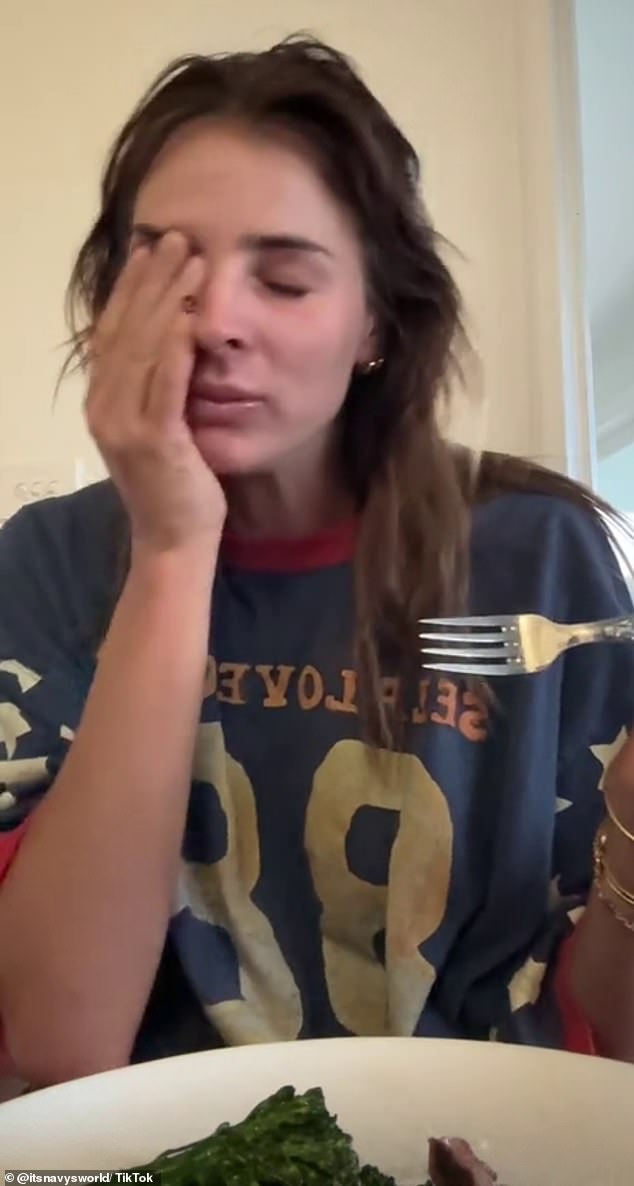 استأجرت نجمة Tiktok ، التي كانت تراجع عنيف شديد مؤخرًا بعد جراحة رأب الأنف ، محترفين للنظر في من كان