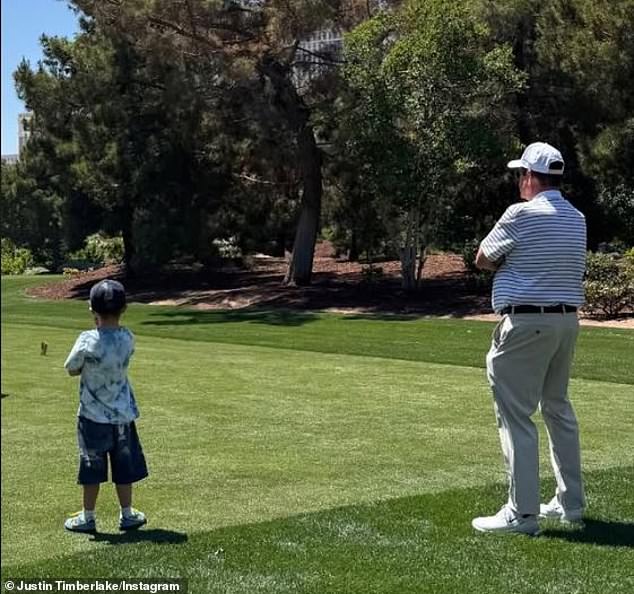 شارك Timberlake في مجموعة ثالثة من أحد أبوابه الذين يلعبون لعبة الجولف بما بدا أنه ابنه فينياس البالغ من العمر أربع سنوات