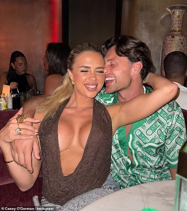 فاز Casey and Gabby بجائزة نقدية بقيمة 50000 جنيه إسترليني على All Stars في فبراير ، لكنهم انفصلا بعد ثلاثة أشهر فقط ، وقرروا أنهما أفضل حالًا كأصدقاء