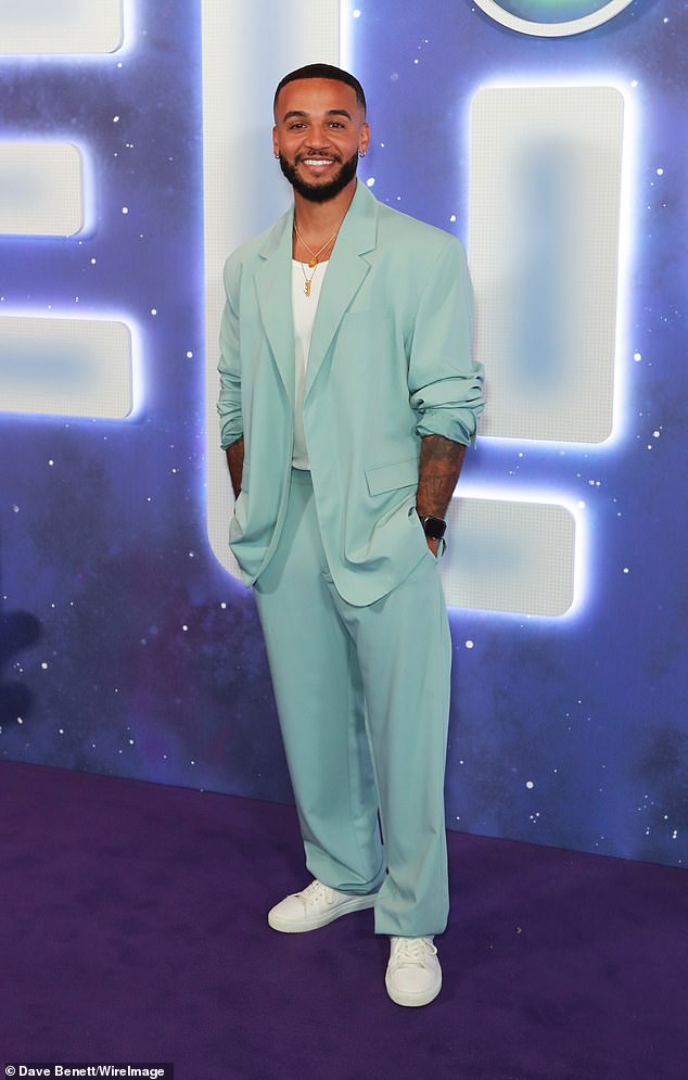 اندفاع أستون إلى المستشفى يأتي جديدًا من أداء JLS المفاجئ في Capital's Summertime Ball وإصدار فيلم Elio الجديد من Disney Pixar (في الصورة)