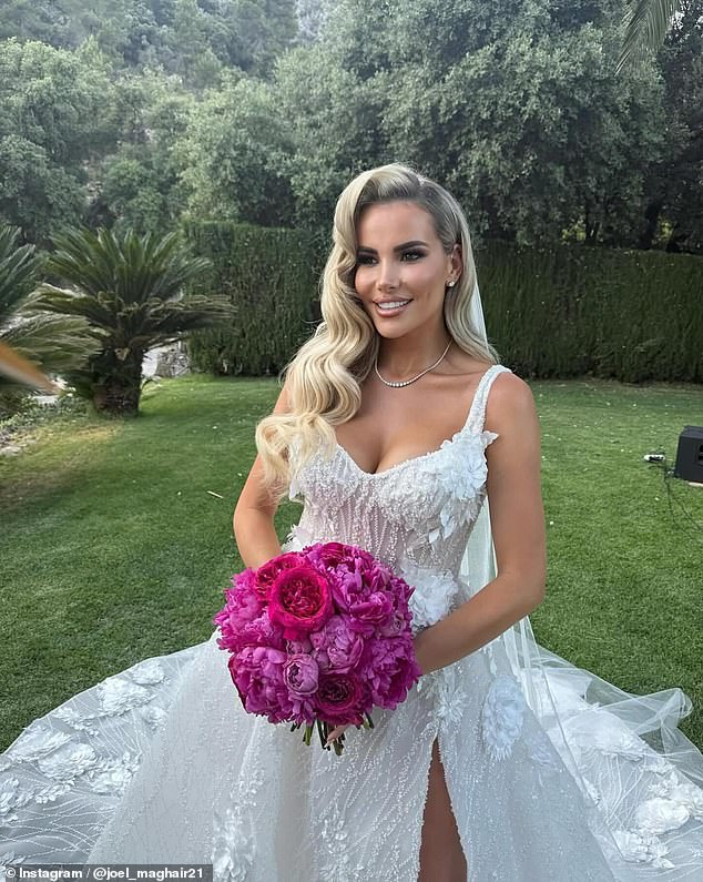 لقد ربطت ماليت العقدة للمرة الثانية في حفل فخم في مايوركا (تم تصوير جورجيا في اليوم)