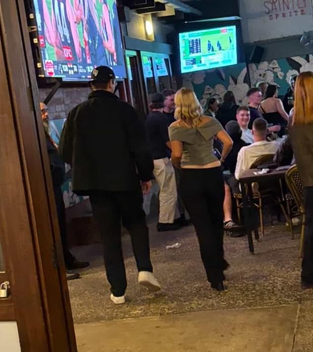 وتأتي الأخبار بعد أقل من 24 ساعة من رصدها قضاء الوقت مع الصحفية الرياضية تايلا ليتل في لندن تافيرن في ريتشموند ، ملبورن ليلة السبت