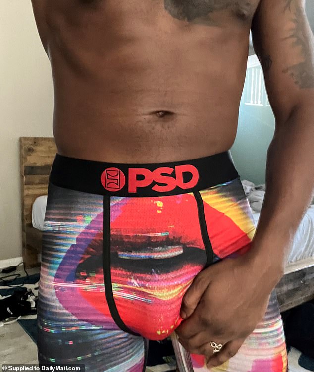 يدعي نجم الترفيه البالغين أن الزوجين طلب منه ارتداء ملاكمين في PSD الذين يعاندون الرقم ، وهي علامة تجارية تحظى بشعبية لدى نجوم الهيب هوب والرياضيين المحترفين