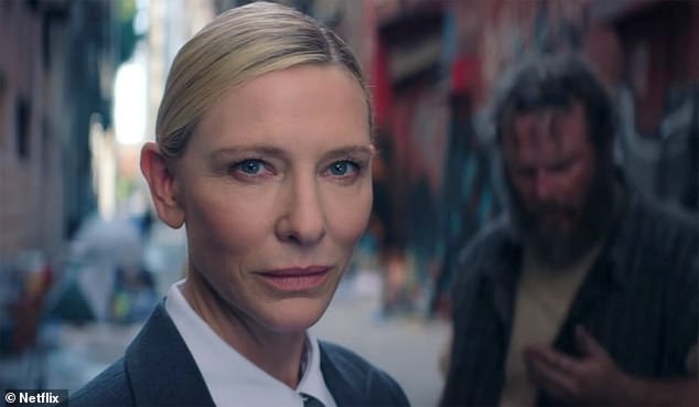 ظهرت Cate Blanchett في الثواني الأخيرة من الحلقة الأخيرة ، والمشاهدين المذهلين في لحظة قطر الميكروفون وإضافة الوقود إلى تكهنات عرض اللغة الإنجليزية