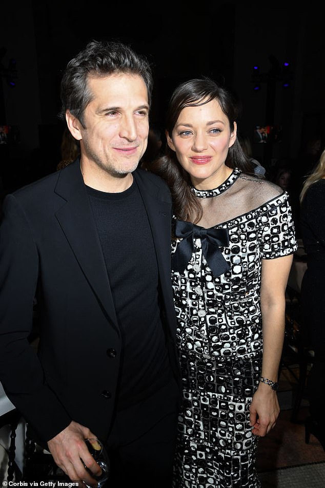 كان Cotillard ، 49 ، و Canet ، 52 عامًا ، في علاقة تعود إلى عام 2007 ، لكنهم أعلنوا في بيان terse أنهم كانوا يسيرون في طريقهم المنفصل ؛ في عام 2020 في باريس