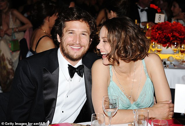 لم يتزوجوا مطلقًا وحرموا شائعات لسنوات بعد أن بدأ Cotillard في ارتداء خاتم الماس الذي أعطاها لها Canet في عام 2010. نفىوا أنهم كانوا منخرطين