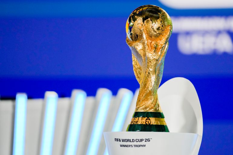 يتم عرض كأس العالم 26 FIFA خلال السحب الأولي UEFA في مقر FIFA في زيوريخ ، سويسرا ، الجمعة ، 13 ديسمبر 2024 (AP Photo/Martin Meissner)