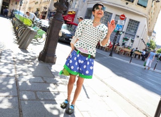 قد تحتوي الصورة على RGINE Chassagne Profo Personicory Belt Jewelry Netclace Clothing Footwear Shoe and Skirt