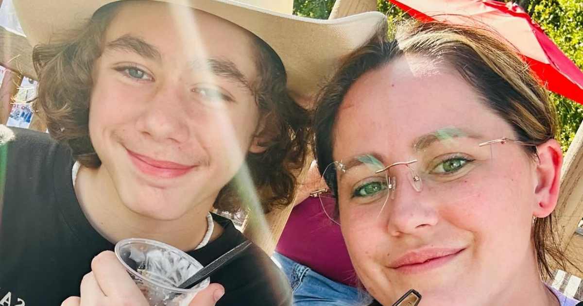 تكشف أمي في سن المراهقة جينيل إيفانز عن المكان الذي يعيش فيه الابن جاس بعد إقامة قصيرة مع أبي أندرو لويس