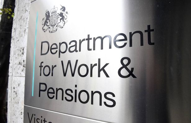 لافتات DWP في موقع غير معروف