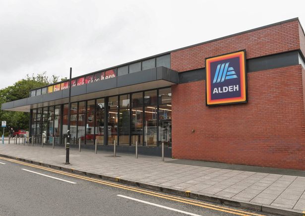 إعادة علامة Bury New Road Aldi