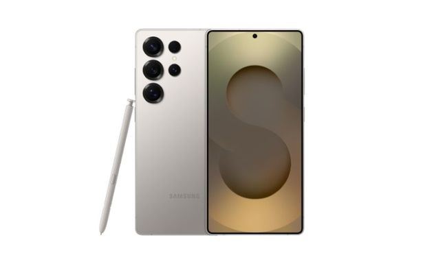 Galaxy S25 Ultra and Pen أمام خلفية بيضاء 