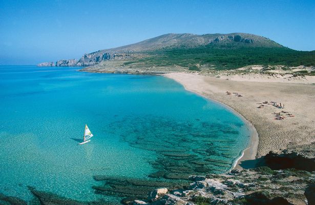 إسبانيا - 27 مايو: شاطئ كاليا ميسكيدا ، مايوركا ، جزر باليرك ، إسبانيا. (تصوير Deagostini/Getty Images)