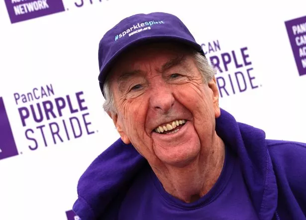يحضر إريك Idle Pancan's Purplestride Los Angeles: The Walk to End Pancreatic Cancer في Santa Monica Pier في 29 أبريل 2023 في سانتا مونيكا ، كاليفورنيا. 