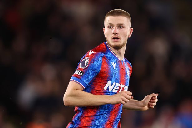 لندن ، إنجلترا - 5 مايو: آدم وارتون من Crystal Palace خلال مباراة الدوري الممتاز بين Crystal Palace FC و Nottingham Forest FC في Selhurst Park في 5 مايو 2025 في لندن ، إنجلترا. (تصوير جاك فيني/التسلل/التسلل عبر Getty Images)