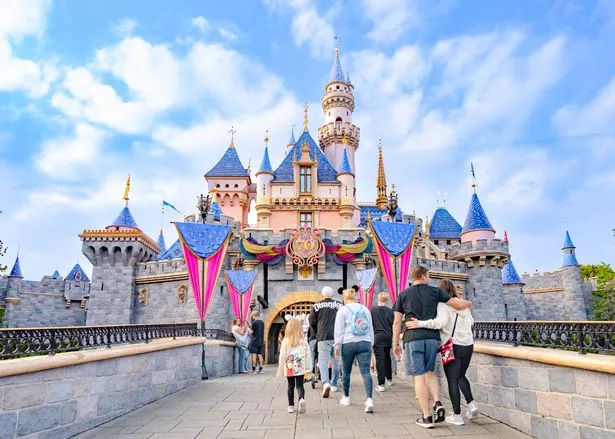مناظر عامة لقلعة Sleeping Beauty في ديزني لاند