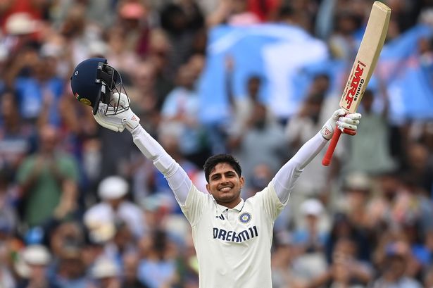 يحتفل Shubman Gill بالقرن الثاني