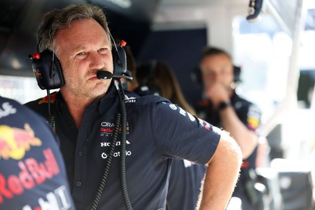Spielberg ، النمسا - 28 يونيو: كريستيان هورنر ، مدير فريق Oracle Red Bull Racing على حائط الحفرة أثناء التأهل قبل سباق الجائزة الكبرى في F1 Grand Austria في Red Bull Ring في 28 يونيو 2025 في سبيلبرغ ، النمسا. (تصوير مارك تومبسون/غيتي إيمايز)