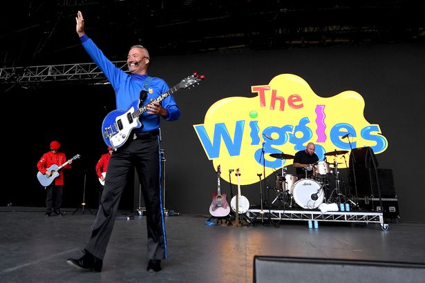 المؤسس Blue Wiggle Anthony يؤدي في Falls Festival Melbourne في ديسمبر 2022
