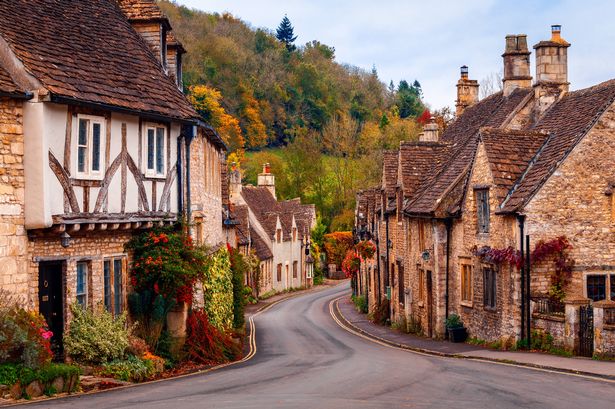 قرية Castle Combe ، الخريف ، ويلتشير ، إنجلترا