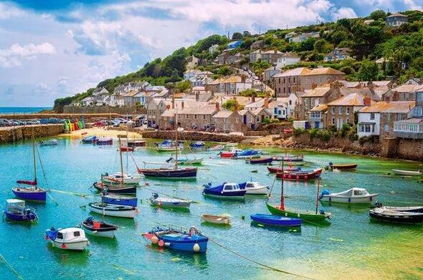 ميناء الصيد في قرية Mousehole ، كورنوال ، إنجلترا