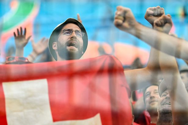 Loutenbach مشاهدة سويسرا مقابل إسبانيا في يورو 2020