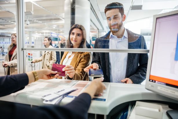 سيحتاج الناس إلى التحقق من أنهم يفيون بمتطلبات جواز السفر للمملكة المتحدة وكذلك وجهة العطلات الخاصة بهم - حيث يمكن أن تختلف