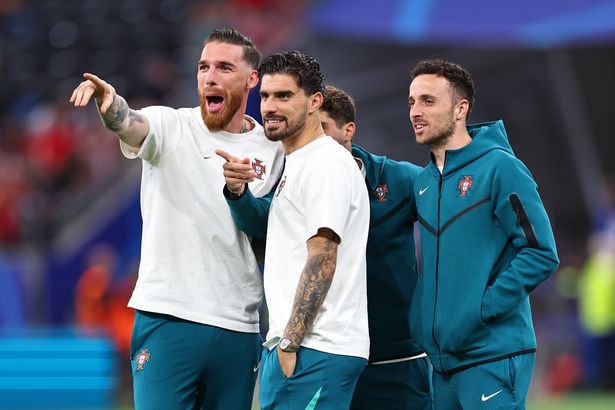 Frankfurt Am Main ، ألمانيا - 1 يوليو: خوسيه SA و Pedro Neto و Diogo Jota و Ruben Neves من البرتغال خلال جولة UEFA Euro 2024 من 16 مباراة بين البرتغال وسلوفينيا في فرانكفورت أرينا في 1 يوليو 2024 في فرانكفورت آم ، ألمانيا. (تصوير روبي جاي بارات - AMA/Getty Images)