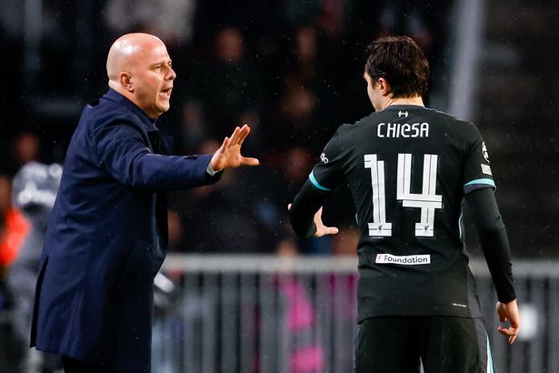 لم يشمل Arne Slot Federico Chiesa في فريقه قبل الموسم