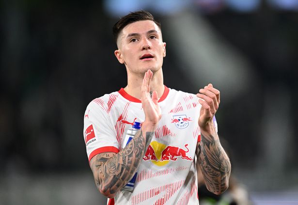 بنيامين سيسكو من RB Leipzig الإشادة