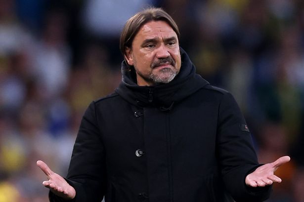 دانييل فارك ، مدير ليدز يونايتد ، الإيماءات خلال مباراة بطولة Sky Bet بين Leeds United FC و Bristol City في Elland Road في 28 أبريل 2025 في ليدز ، إنجلترا