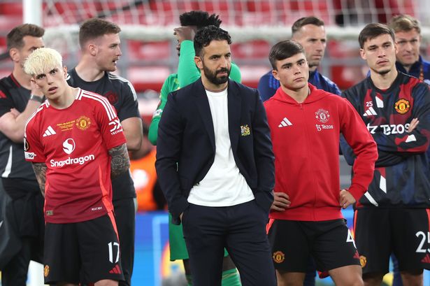 بلباو ، إسبانيا - 21 مايو: Depension for Manchester United Ruben Amorim و Alejandro Garnacho في نهاية المباراة خلال نهائيات UEFA Europa League 2025 بين توتنهام هوتسبور ومانشستر يونايتد في استاد سان مامس في 21 مايو 2025 في بلباو ، سبرين. (تصوير روب نيويل - Camerasport عبر Getty Images)