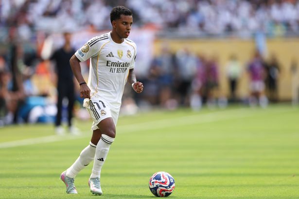 Miami Gardens ، فلوريدا - 18 يونيو: يسيطر Rodrygo #11 من Real Madrid CF على الكرة خلال مباراة كأس العالم للنادي FIFA 2025 بين ريال مدريد CF و Al Hilal في استاد Hard Rock في 18 يونيو 2025 في Miami Gardens ، فلوريدا. (تصوير ميغان بريغز/غيتي إيرش)