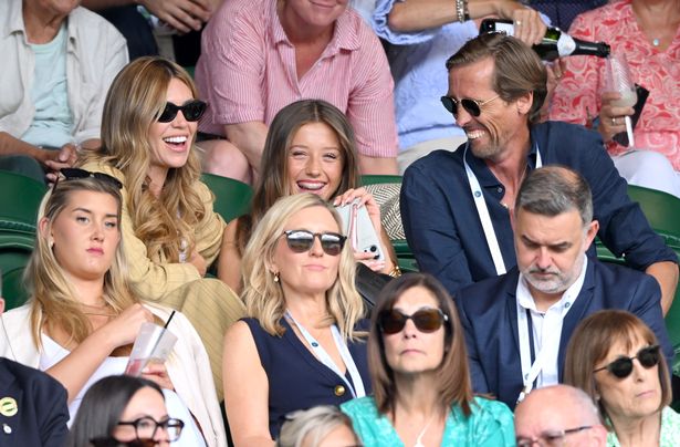 لندن ، إنجلترا - 03 يوليو: حضر Abbey Clancy ، وصوفيا روبي كراوتش وبيتر كراوتش اليوم الرابع من بطولة ويمبلدون للتنس في All England Lawn Tennis and Croquet Club في 03 يوليو 2025 في لندن ، إنجلترا. (تصوير Karwai Tang/Wiremage)