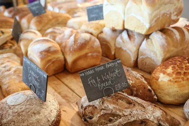 في الصورة: الإنتاج على الشاشة. تتميز صور GL Weekend على Gloucester Services على M5 والتي توفر المنتجات الطازجة في متجرها للمزرعة. صورة لدانييل داي 13/2/17