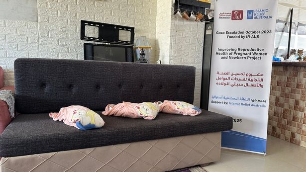 طفل ثلاثي الفتيات في غزة - ضوء ساطع من الأمل