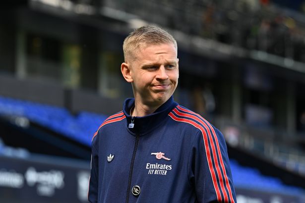 إيبسويتش ، إنجلترا - 20 أبريل: ينظر Oleksandr Zinchenko من Arsenal خلال عملية تفتيش الملعب قبل مباراة الدوري الممتاز بين إيبسويتش تاون FC و Arsenal FC في طريق بورتمان في 20 أبريل 2025 في إيبسويتش ، إنجلترا. (تصوير David Price/Arsenal FC عبر Getty Images)