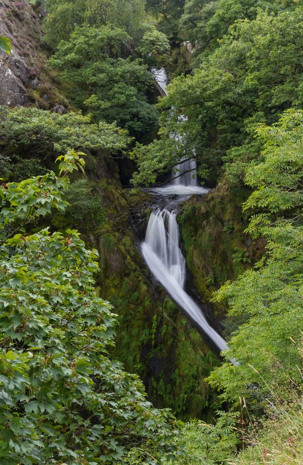 شلال Ceunant Mawr ، والمعروف باسم Llanberis Falls ، Snowdon ، Snowdonia National Park ، Gwynedd ، ويلز ، المملكة المتحدة.