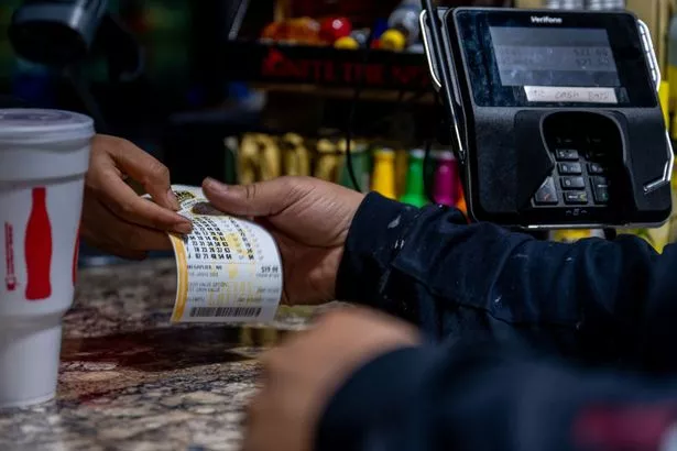   لاحظ Dawn بيع تذاكر Lotto قد قفز إلى 5.5 مليون جنيه إسترليني.