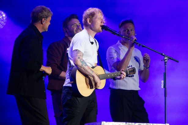 غنى إد مع Westlife على المسرح