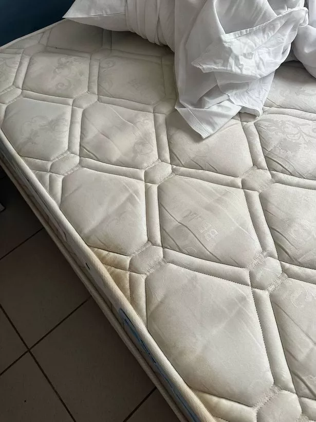 بقع على المرتبة
