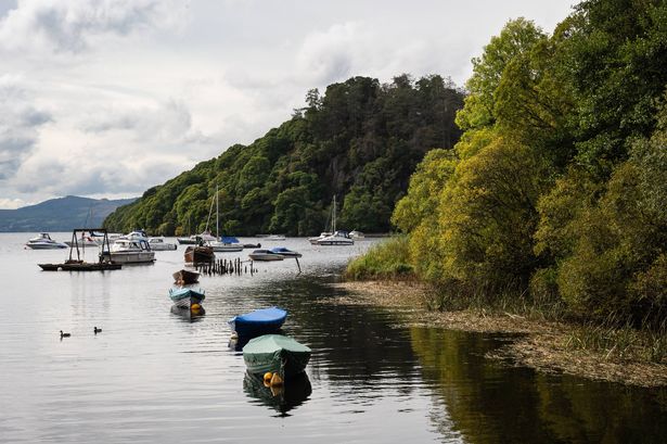 تعد West Highland Way واحدة من أشهر مسارات المشي لمسافات طويلة في العالم. إنه أول مسار وطني في اسكتلندا يغطي حوالي 150 كم من ميلنجافي إلى فورت ويليام عبر المرتفعات الاسكتلندية الجميلة.