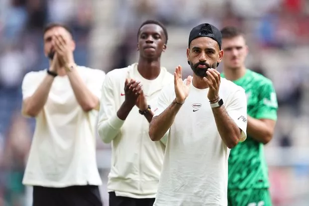 يتفاعل محمد صلاح من ليفربول مع الاعتراف بالمعجبين 