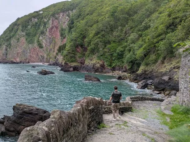 تم الكشف عن شاطئ Woody Bay فقط عند انخفاض المد
