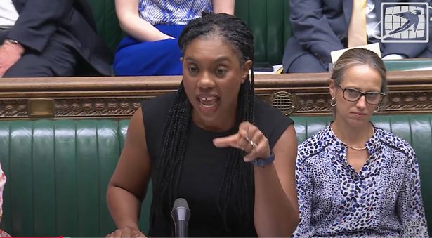 اتهم زعيم Tory Kemi Badenoch Keir Starmer باستخدام راشيل ريفز كدرع إنساني