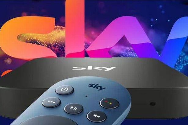 Sky Remote و Box and Logo